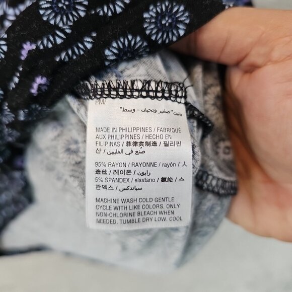 Style & Co Twist Front Top Womens Size PM Black Blue Floral Rayon Stretch Knit - Picture 4 of 7